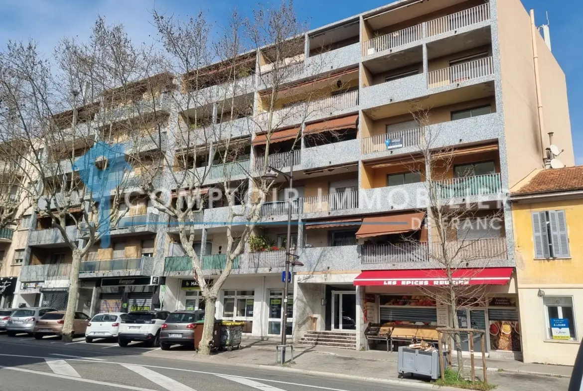 Appartement T4 à Draguignan avec terrasse, cave et parking - Idéal investisseur ou famille 