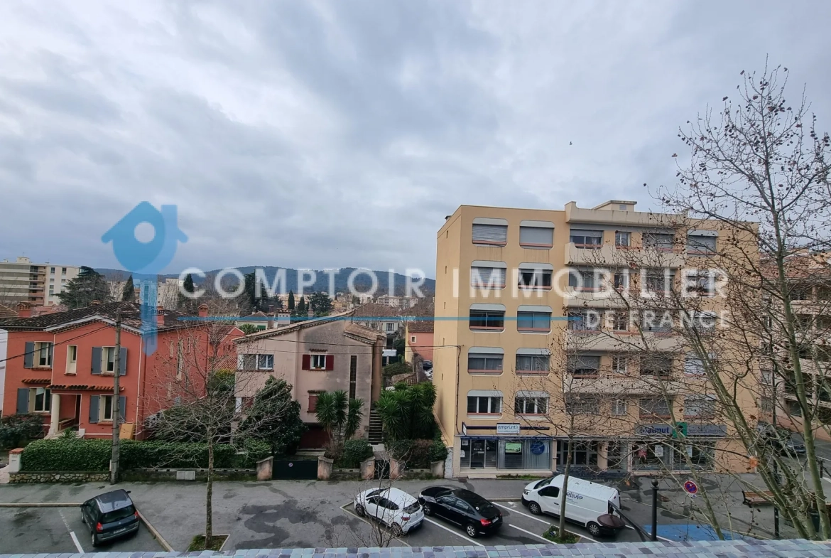 Appartement T4 à Draguignan avec terrasse, cave et parking - Idéal investisseur ou famille 