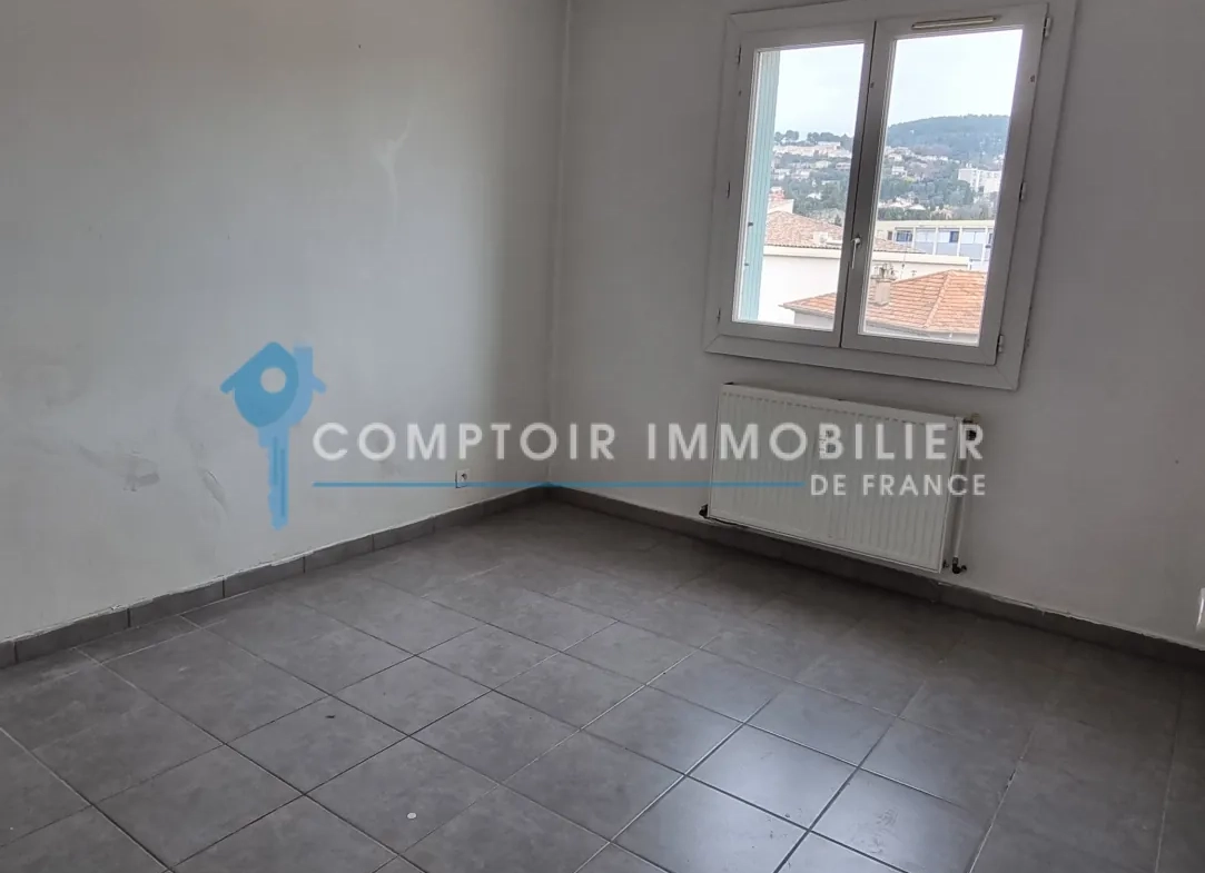 Appartement T4 à Draguignan avec terrasse, cave et parking - Idéal investisseur ou famille 
