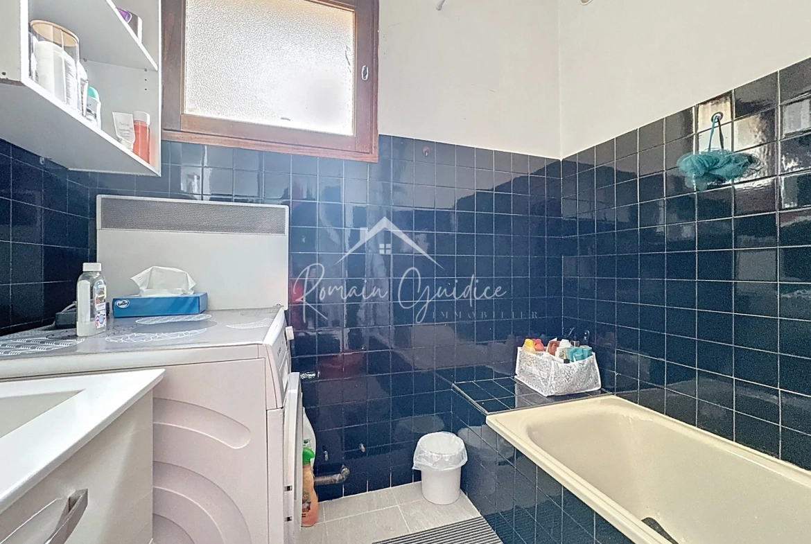 Bel appartement F5 rénové de 85 m² avec garage et cave à Millau 
