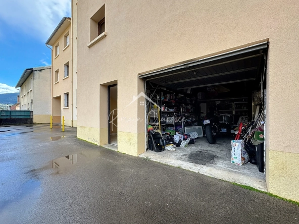 Bel appartement F5 rénové de 85 m² avec garage et cave à Millau 