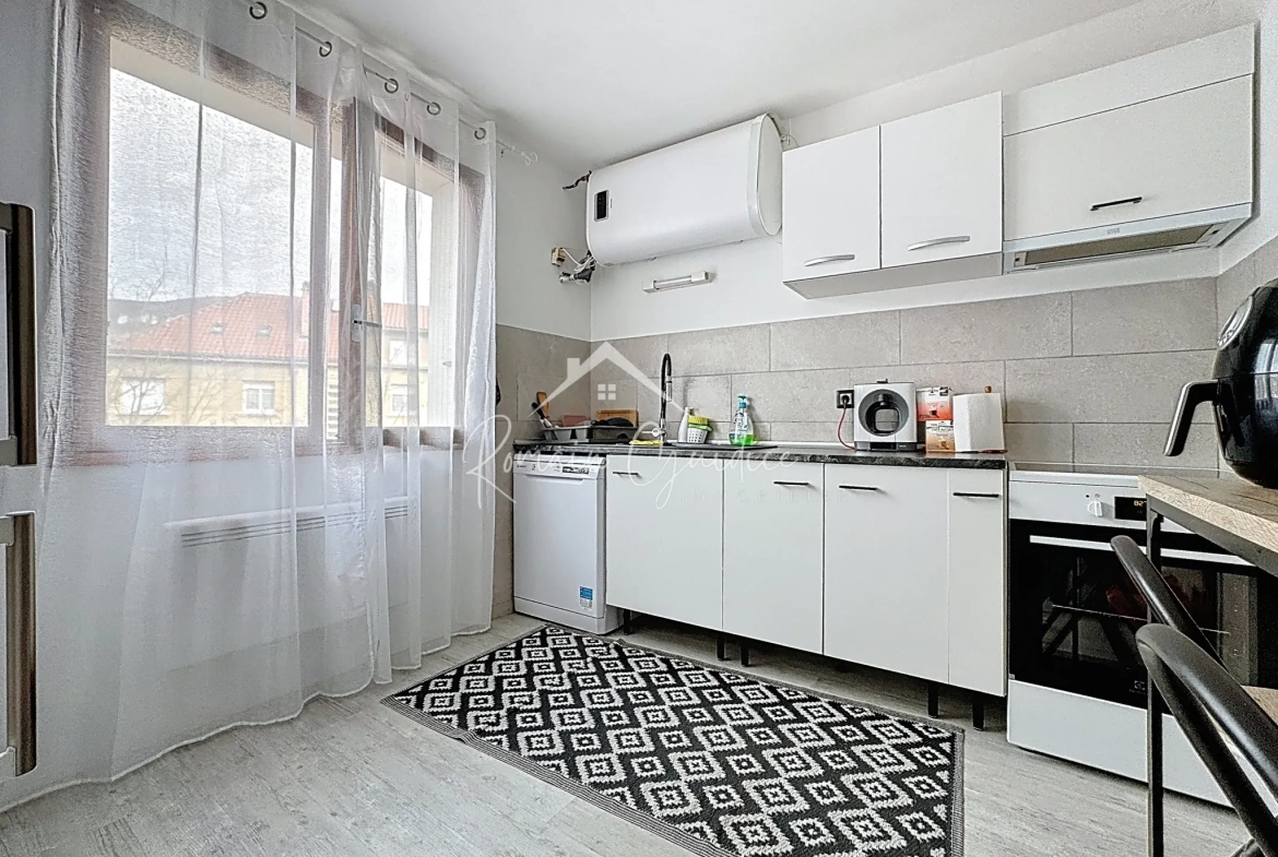 Bel appartement F5 rénové de 85 m² avec garage et cave à Millau 