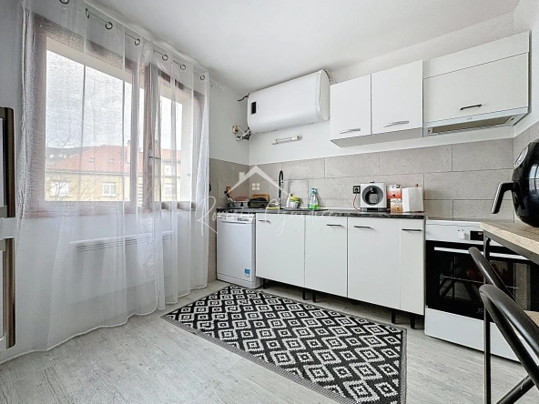 Bel appartement F5 rénové de 85 m² avec garage et cave à Millau 