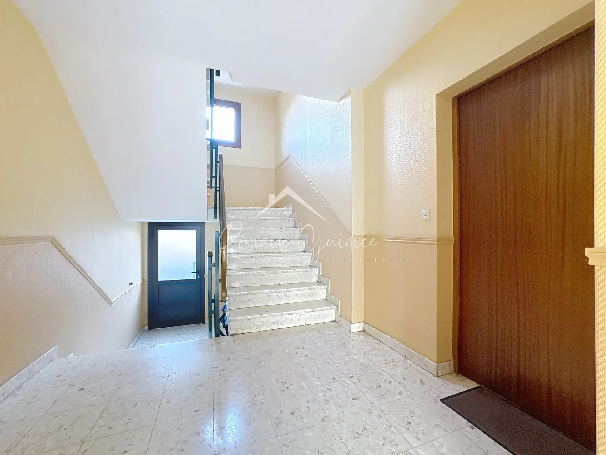 Bel appartement F5 rénové de 85 m² avec garage et cave à Millau 