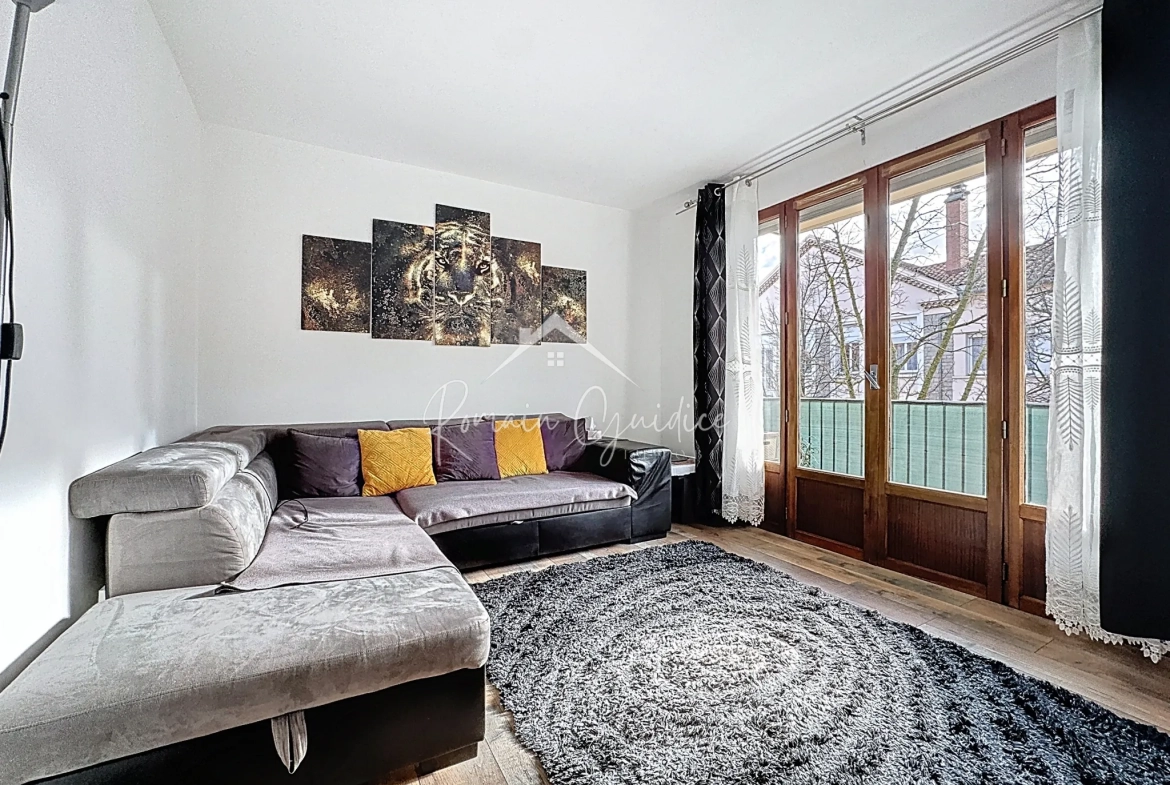 Bel appartement F5 rénové de 85 m² avec garage et cave à Millau 