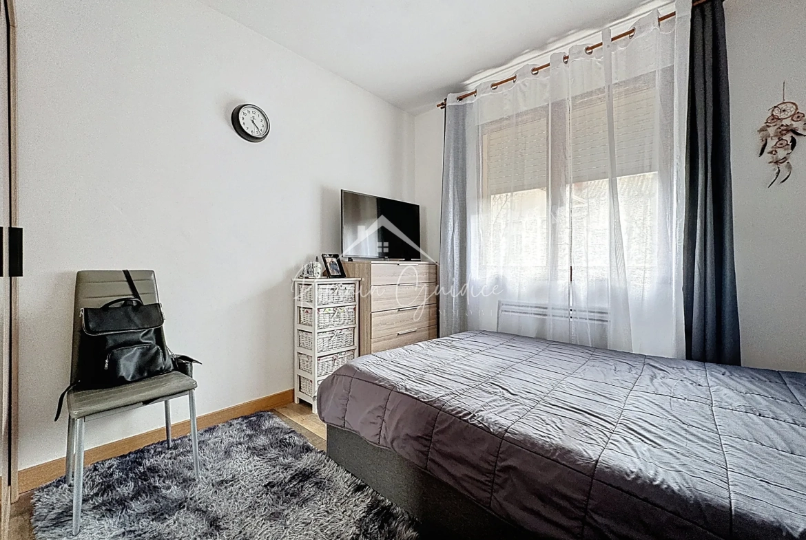 Bel appartement F5 rénové de 85 m² avec garage et cave à Millau 