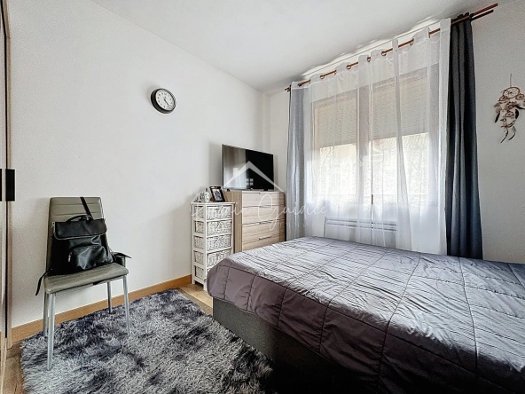 Bel appartement F5 rénové de 85 m² avec garage et cave à Millau 