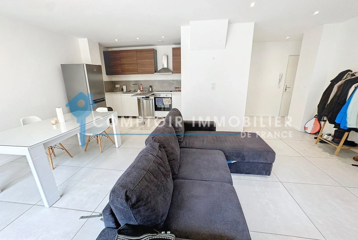 Appartement T2 rénové de 50 m² à Grenoble - Opportunité d'investissement 