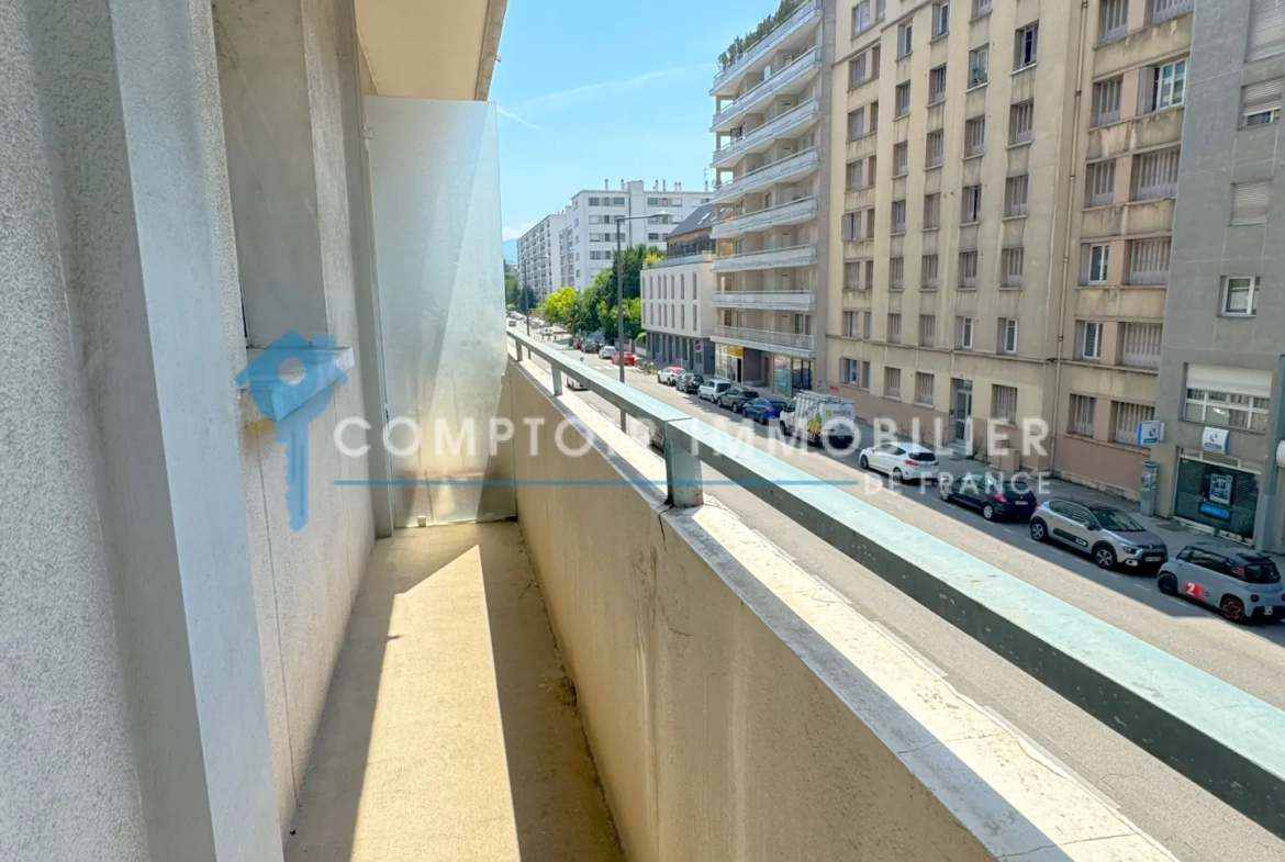 Appartement T2 rénové de 50 m² à Grenoble - Opportunité d'investissement 