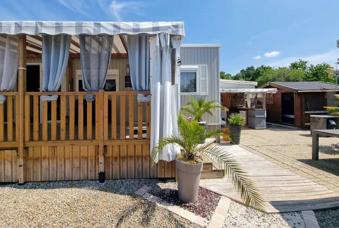 Terrain de loisir de 221 m² avec cottage, dépendances et garage à Bourgneuf en Retz 