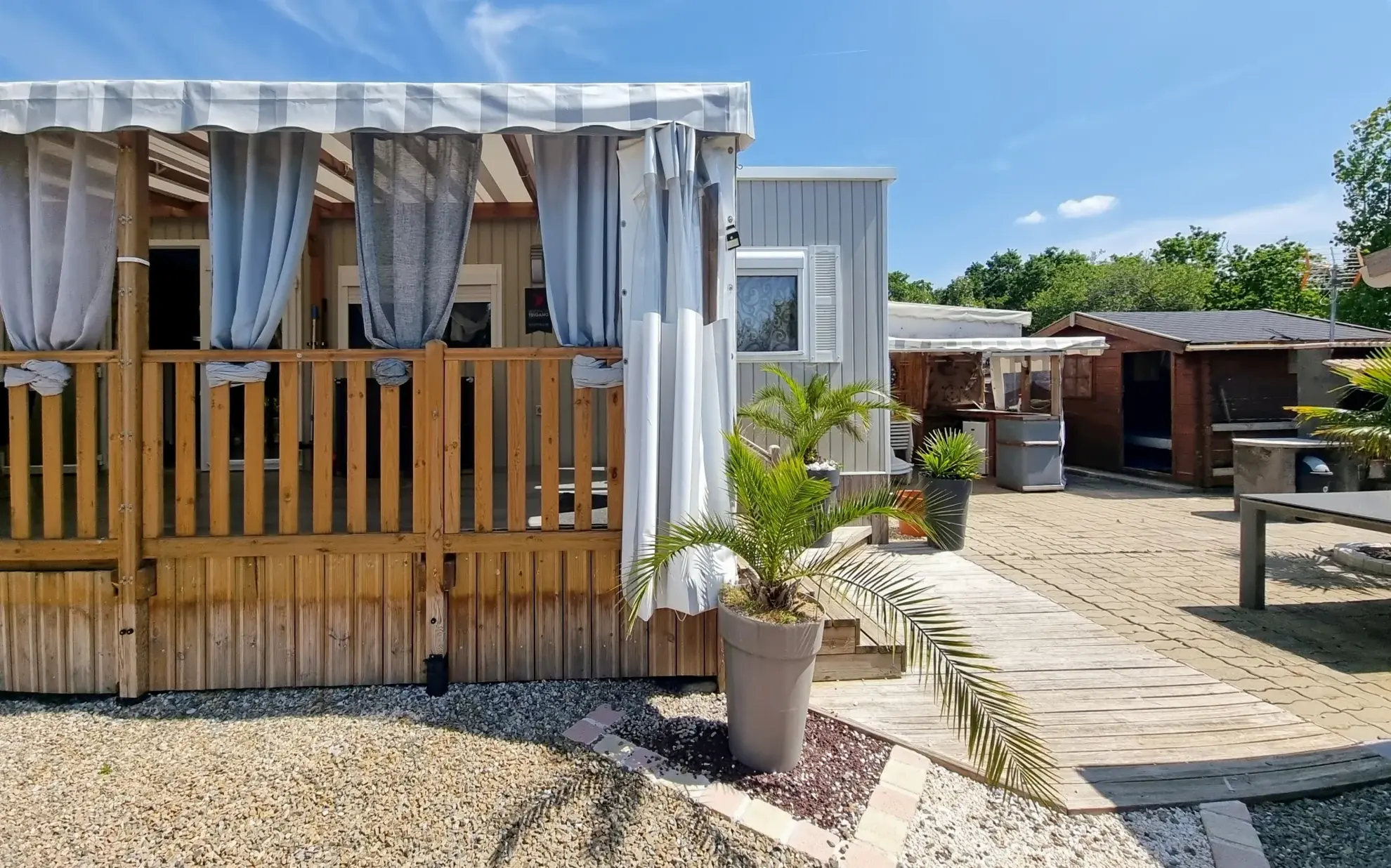 Terrain de loisir de 221 m² avec cottage, dépendances et garage à Bourgneuf en Retz 