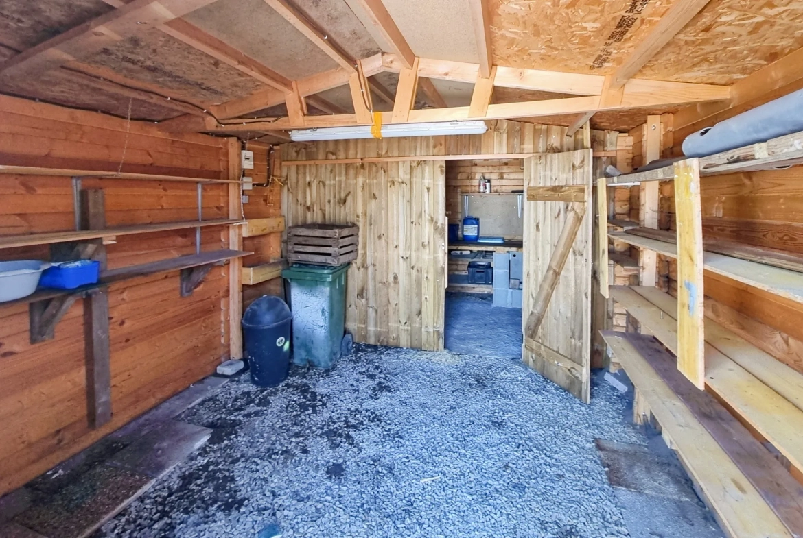 Terrain de loisir de 221 m² avec cottage, dépendances et garage à Bourgneuf en Retz 