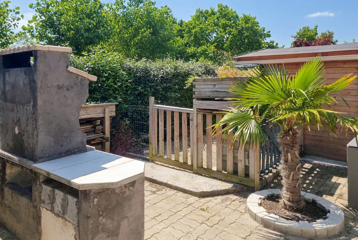 Terrain de loisir de 221 m² avec cottage, dépendances et garage à Bourgneuf en Retz 