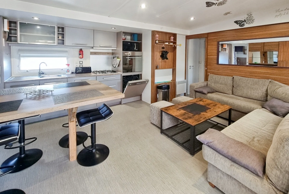 Terrain de loisir de 221 m² avec cottage, dépendances et garage à Bourgneuf en Retz 