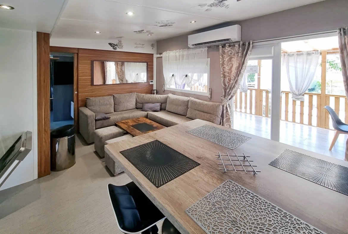Terrain de loisir de 221 m² avec cottage, dépendances et garage à Bourgneuf en Retz 
