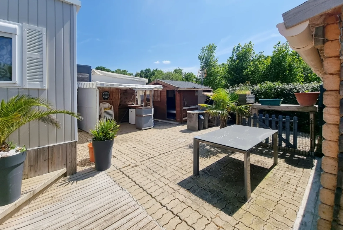 Terrain de loisir de 221 m² avec cottage, dépendances et garage à Bourgneuf en Retz 