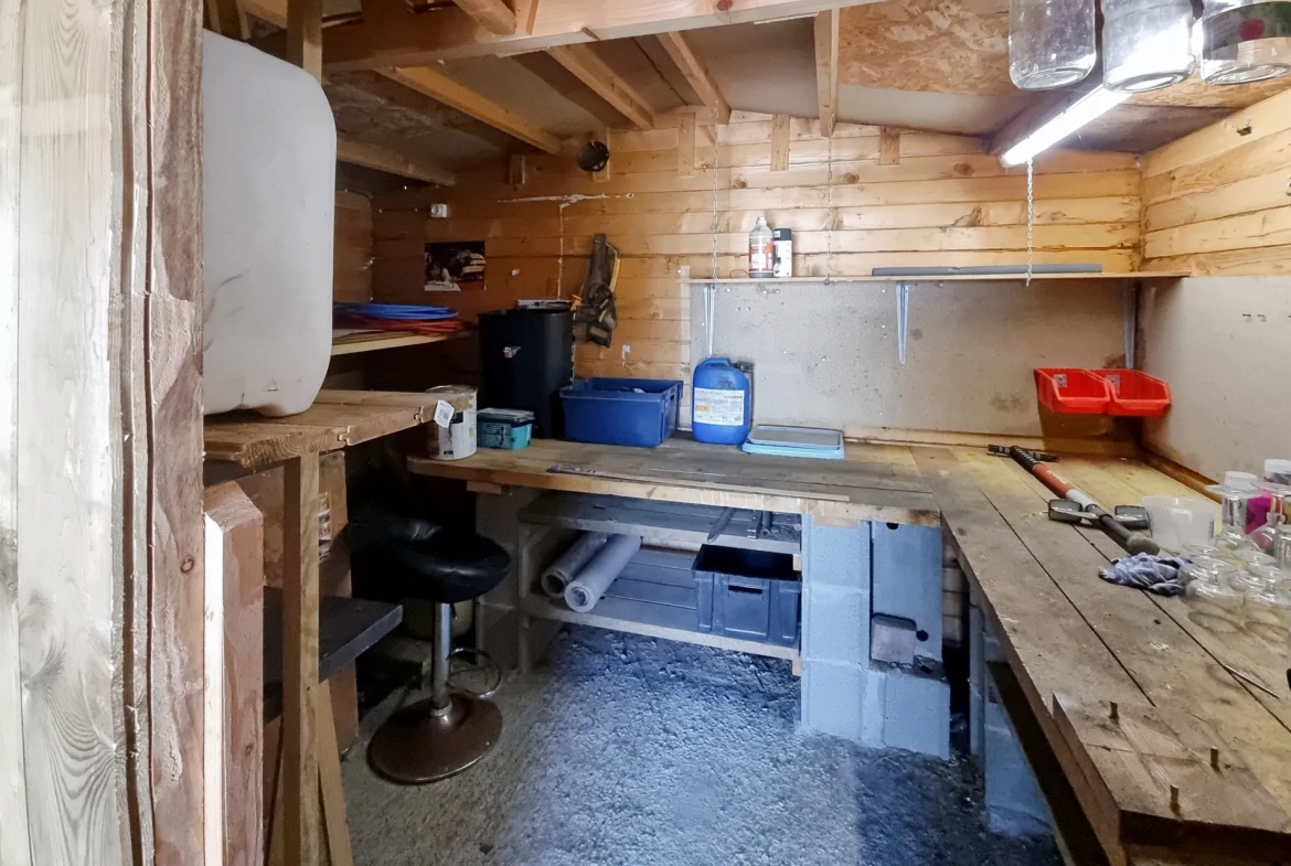 Terrain de loisir de 221 m² avec cottage, dépendances et garage à Bourgneuf en Retz 