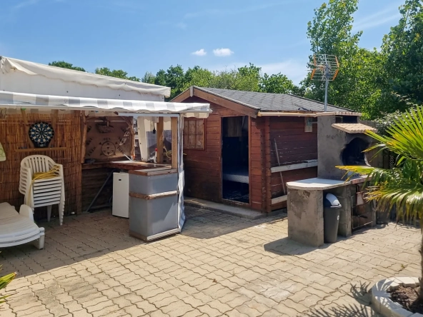 Terrain de loisir de 221 m² avec cottage, dépendances et garage à Bourgneuf en Retz