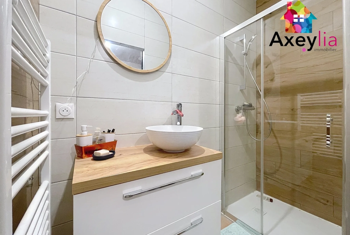À vendre maison rénovée avec 4 chambres, garage et terrasse à Cuinzier 