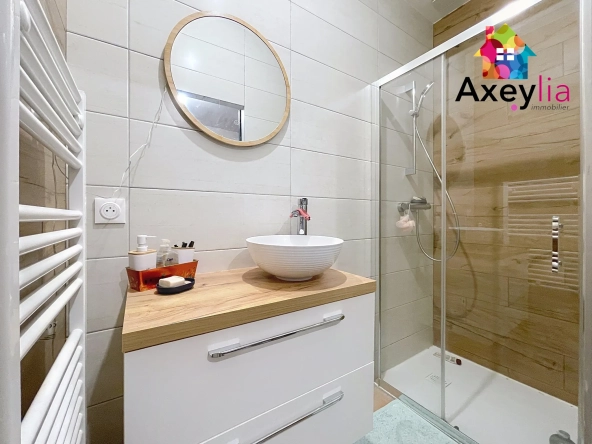 À vendre maison rénovée avec 4 chambres, garage et terrasse à Cuinzier 