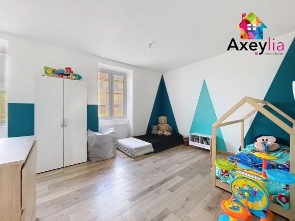 À vendre maison rénovée avec 4 chambres, garage et terrasse à Cuinzier 