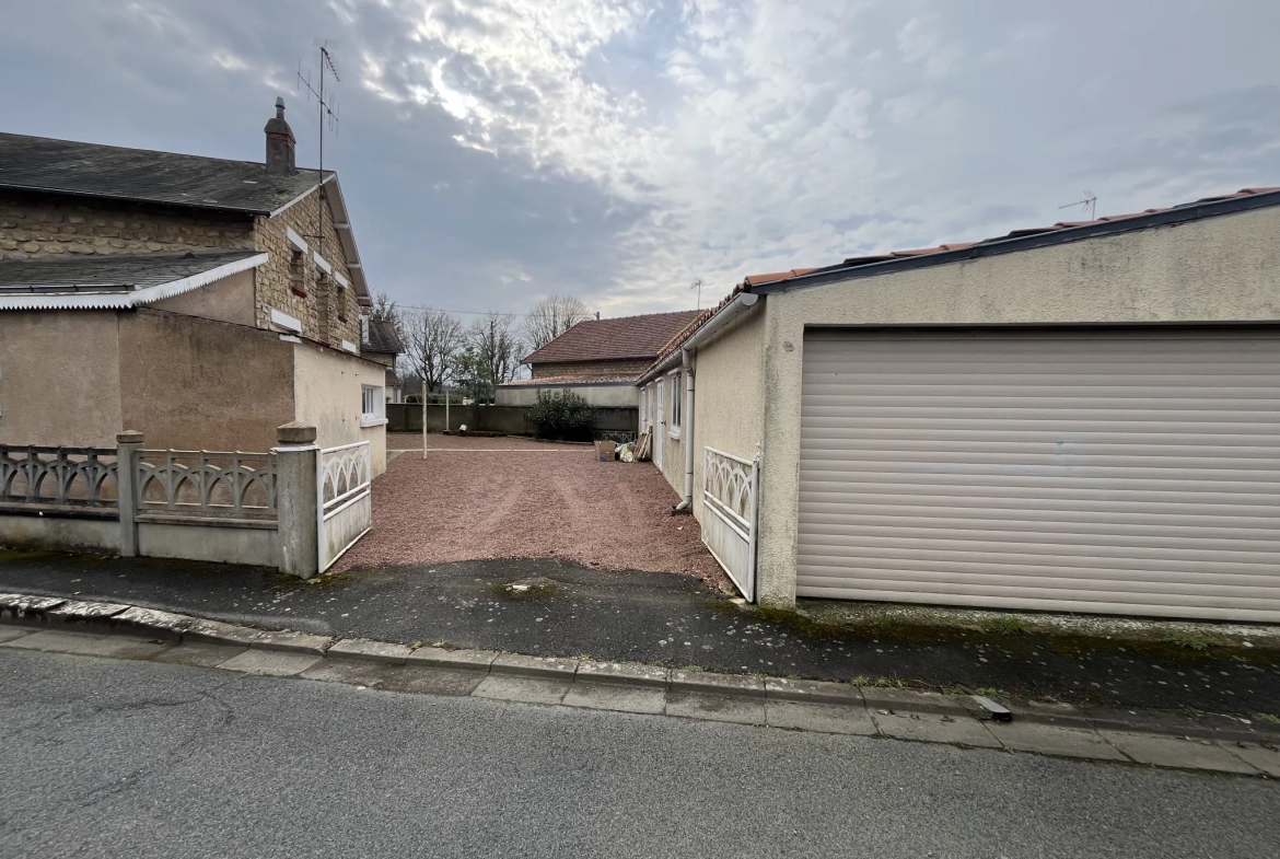 Maison à Thouars de 94 m² avec garage, cave et jardin, quartier calme 