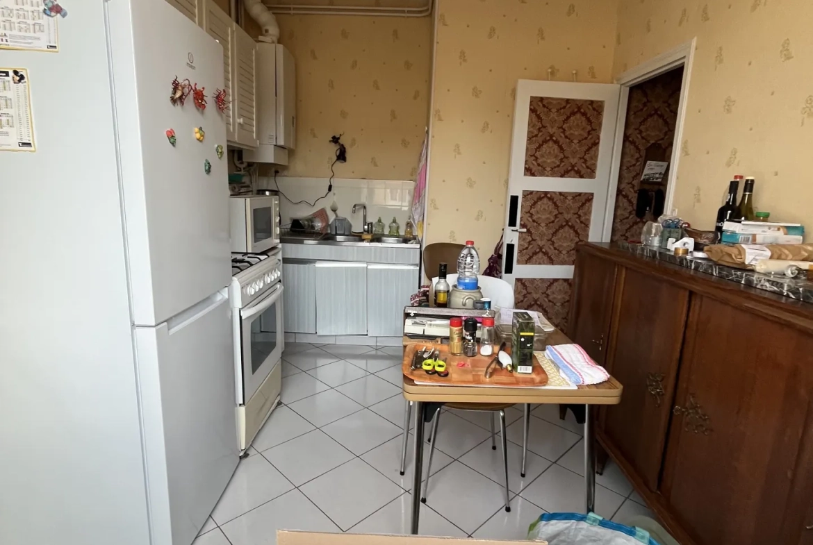 Maison à Thouars de 94 m² avec garage, cave et jardin, quartier calme 