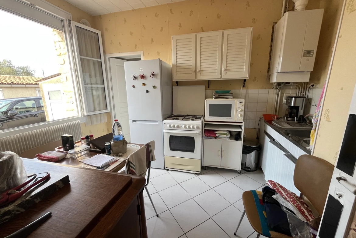 Maison à Thouars de 94 m² avec garage, cave et jardin, quartier calme 