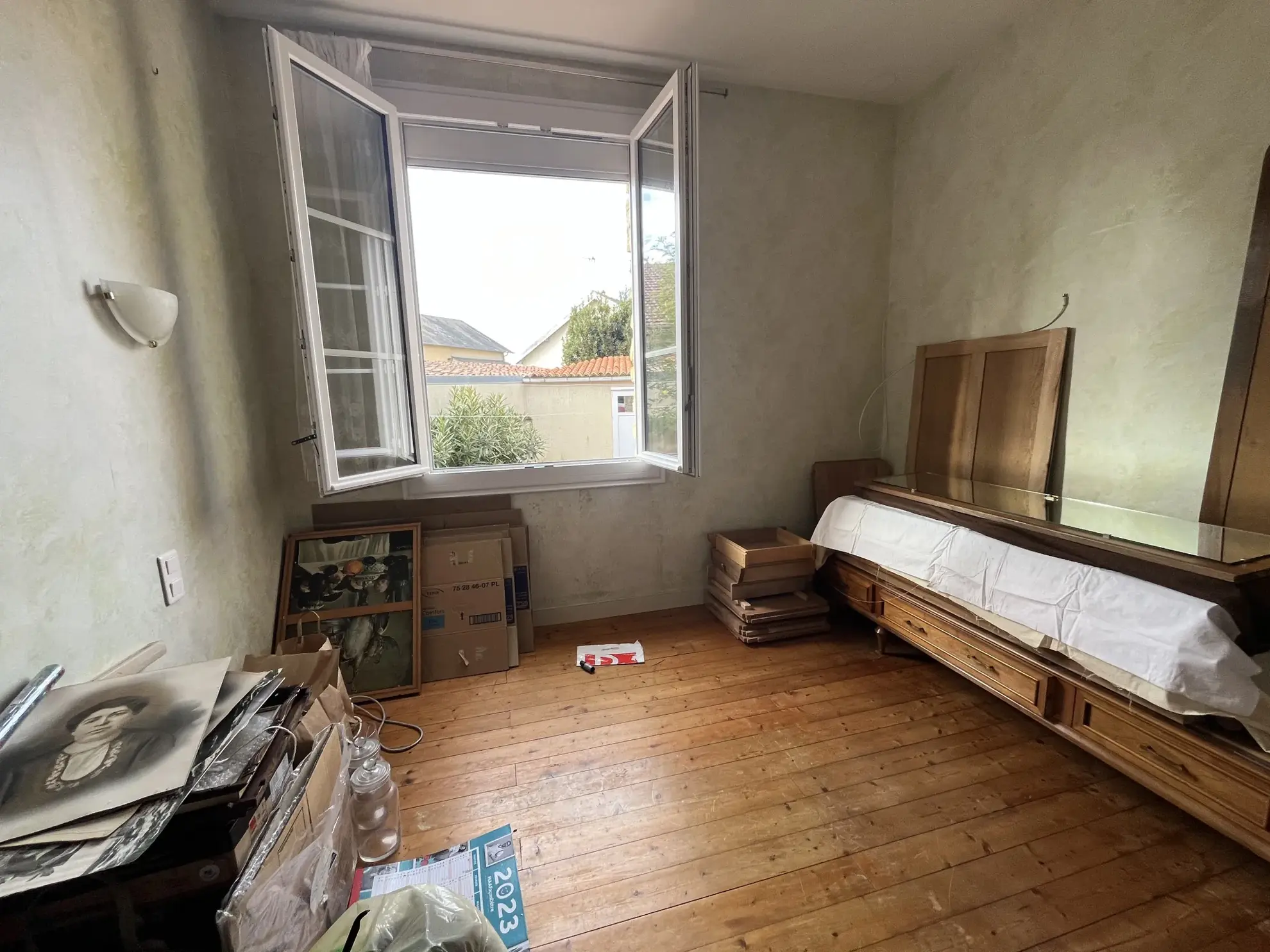 Maison à Thouars de 94 m² avec garage, cave et jardin, quartier calme 