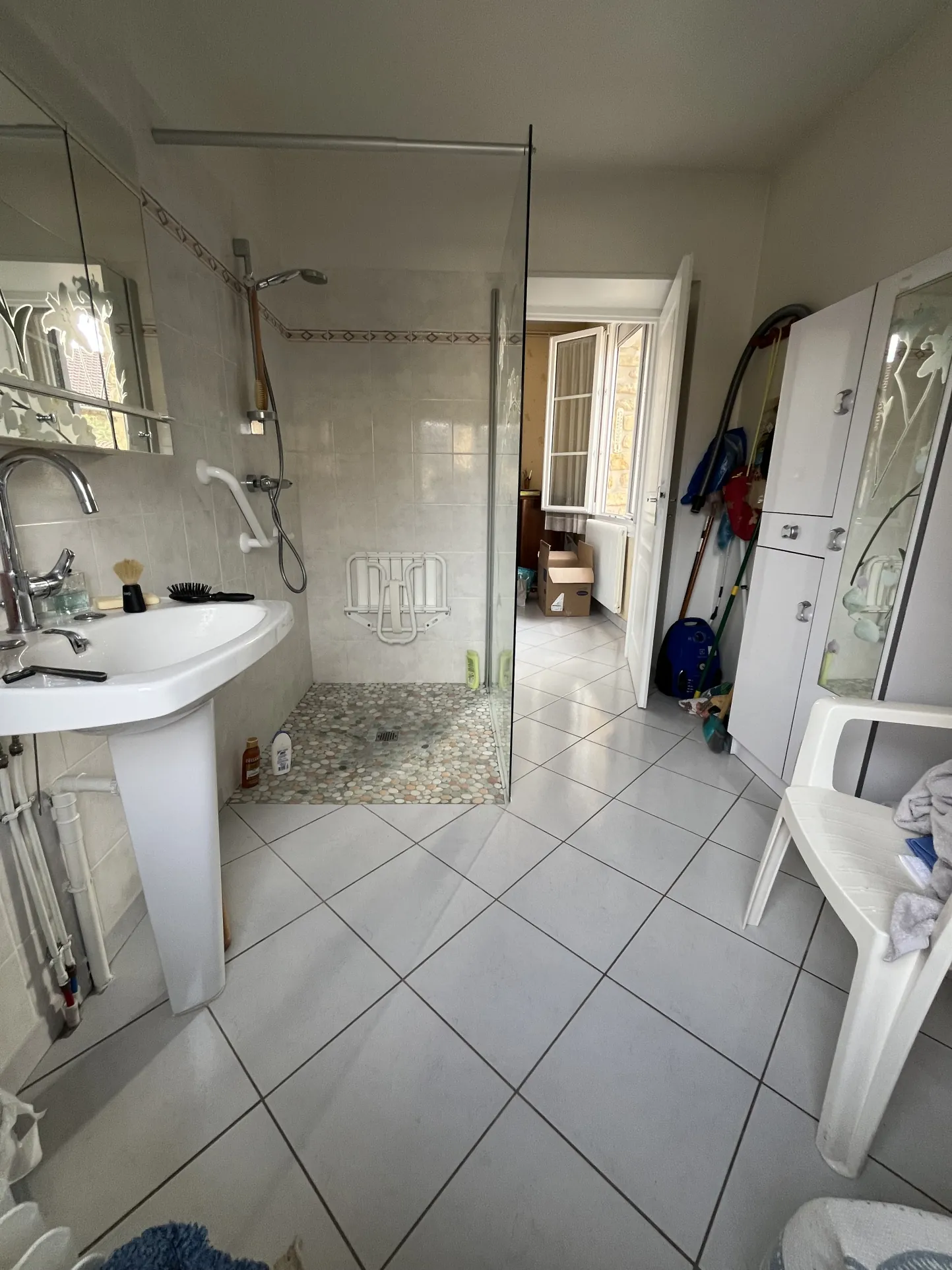 Maison à Thouars de 94 m² avec garage, cave et jardin, quartier calme 