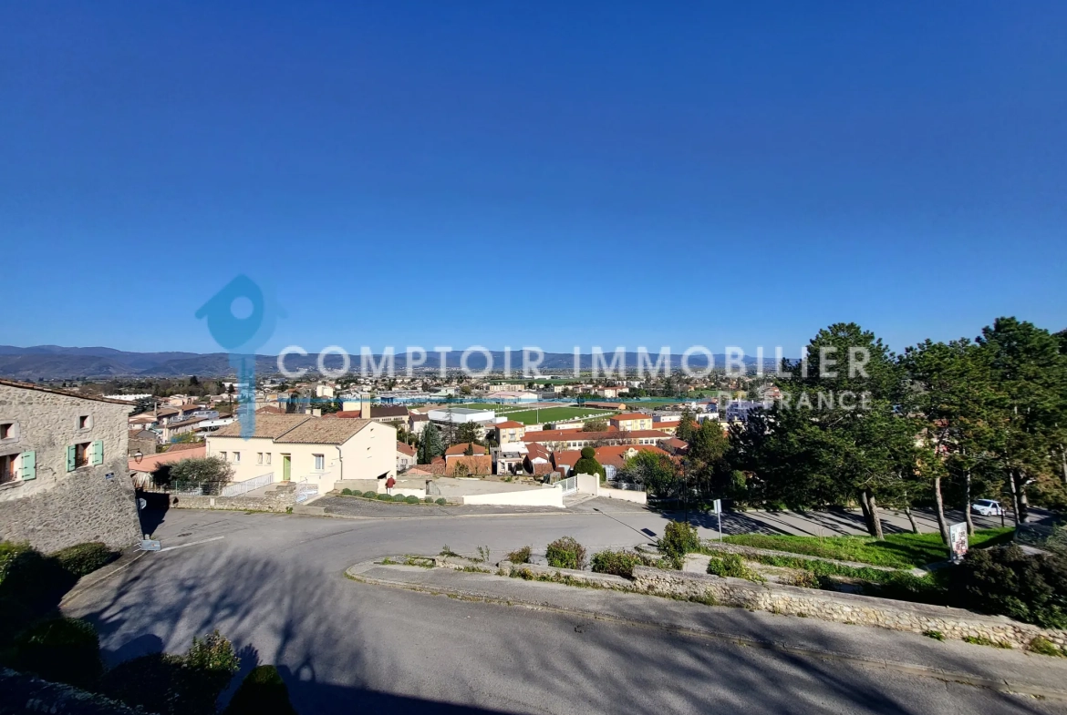 A vendre maison de ville de 145 m² à Livron-sur-Drôme avec grand potentiel 