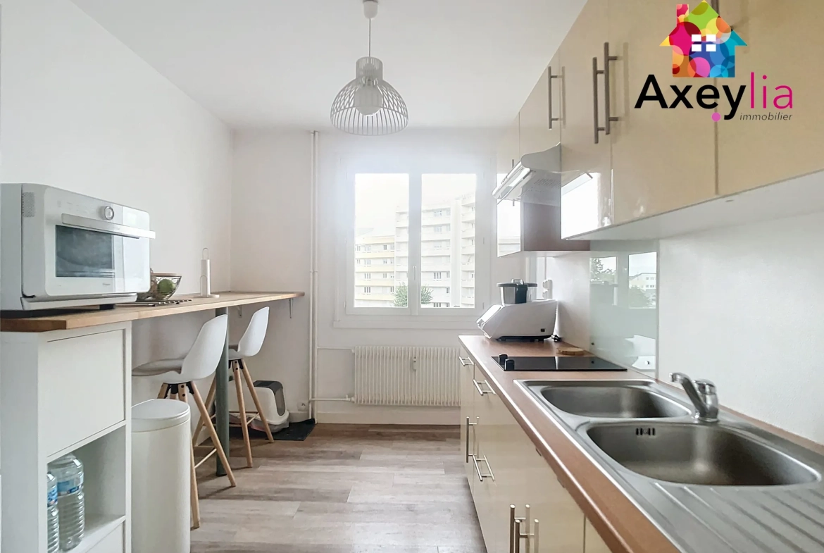 Appartement T3 rénové avec balcon, garage et cave à Roanne 