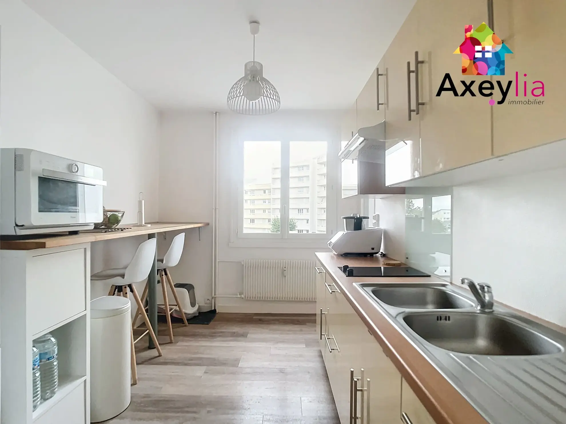 Appartement T3 rénové avec balcon, garage et cave à Roanne 