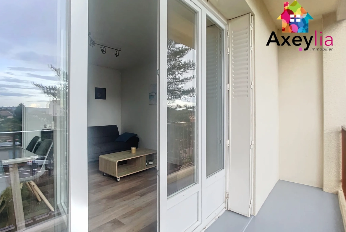 Appartement T3 rénové avec balcon, garage et cave à Roanne 