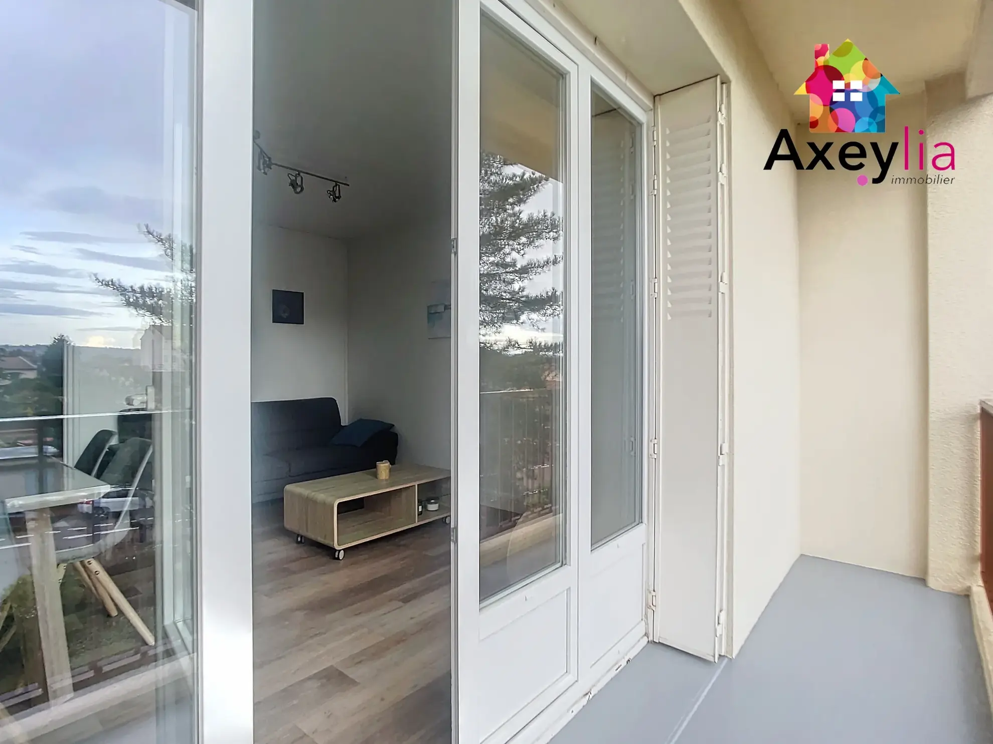 Appartement T3 rénové avec balcon, garage et cave à Roanne 