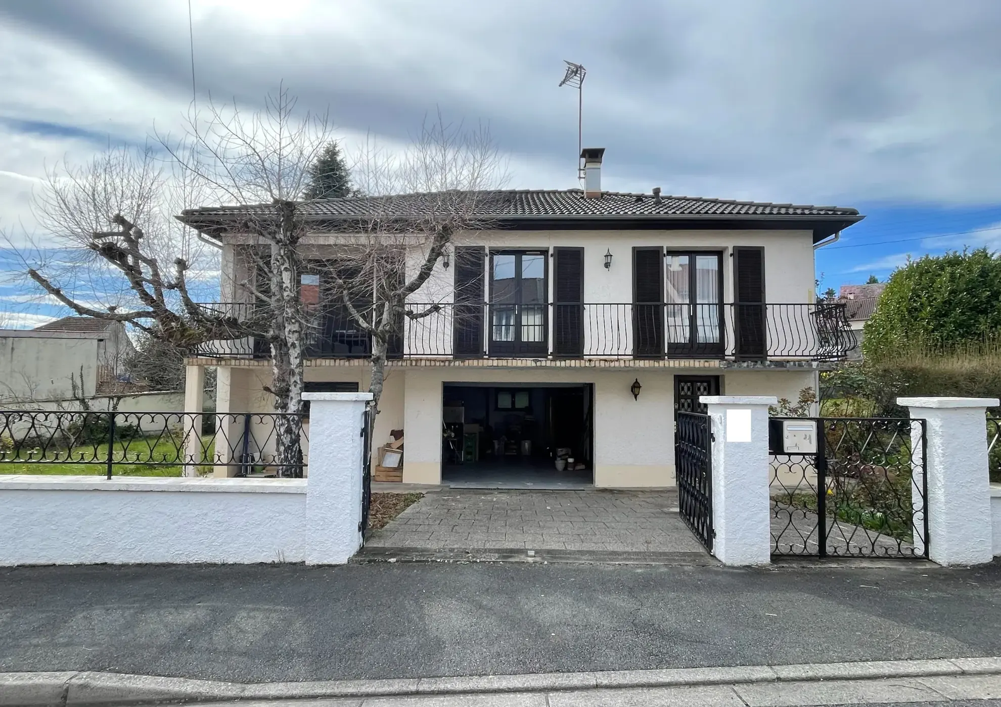 À vendre maison de ville à Bellerive-sur-Allier avec garage et jardin 