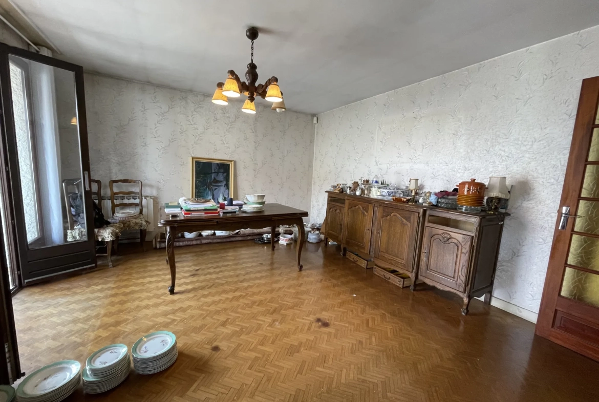 À vendre maison de ville à Bellerive-sur-Allier avec garage et jardin 