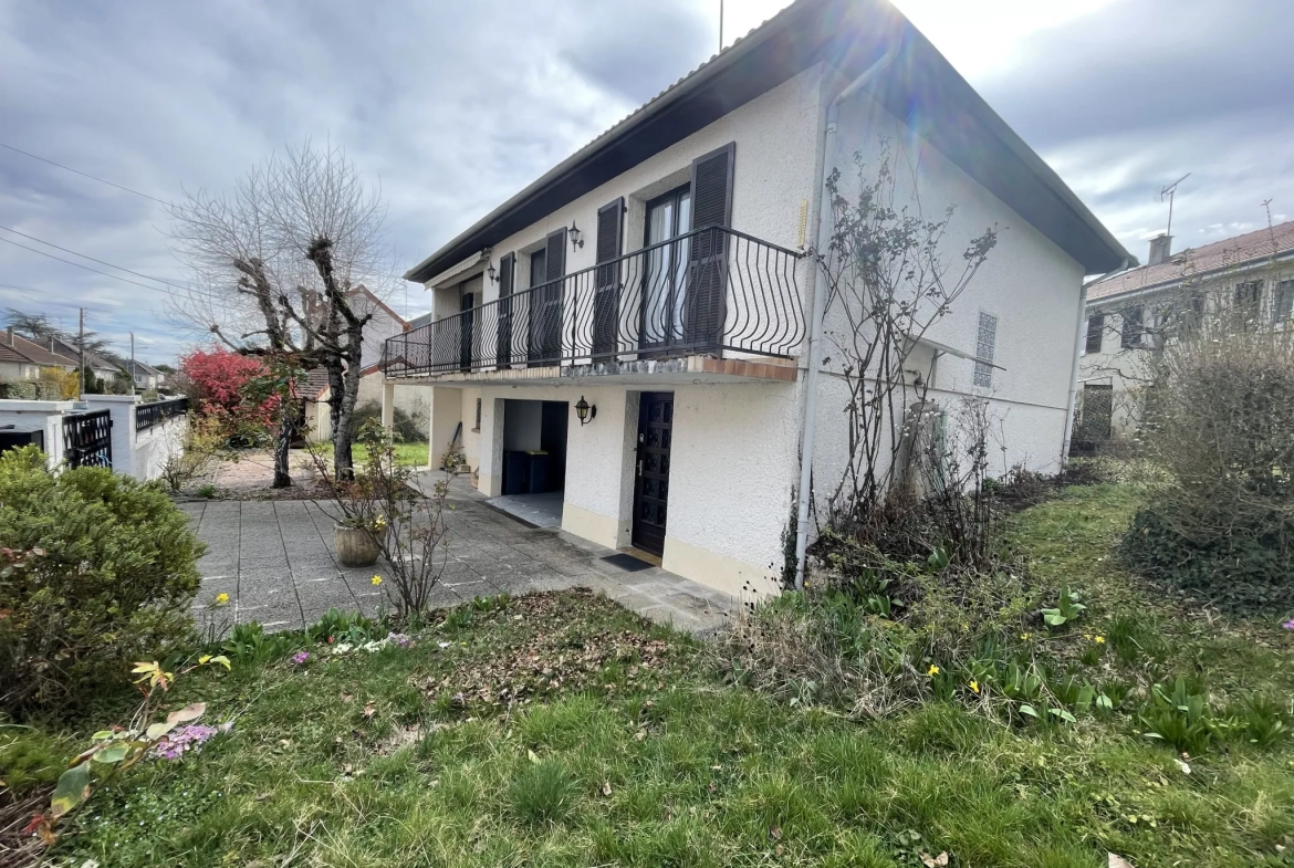 À vendre maison de ville à Bellerive-sur-Allier avec garage et jardin 