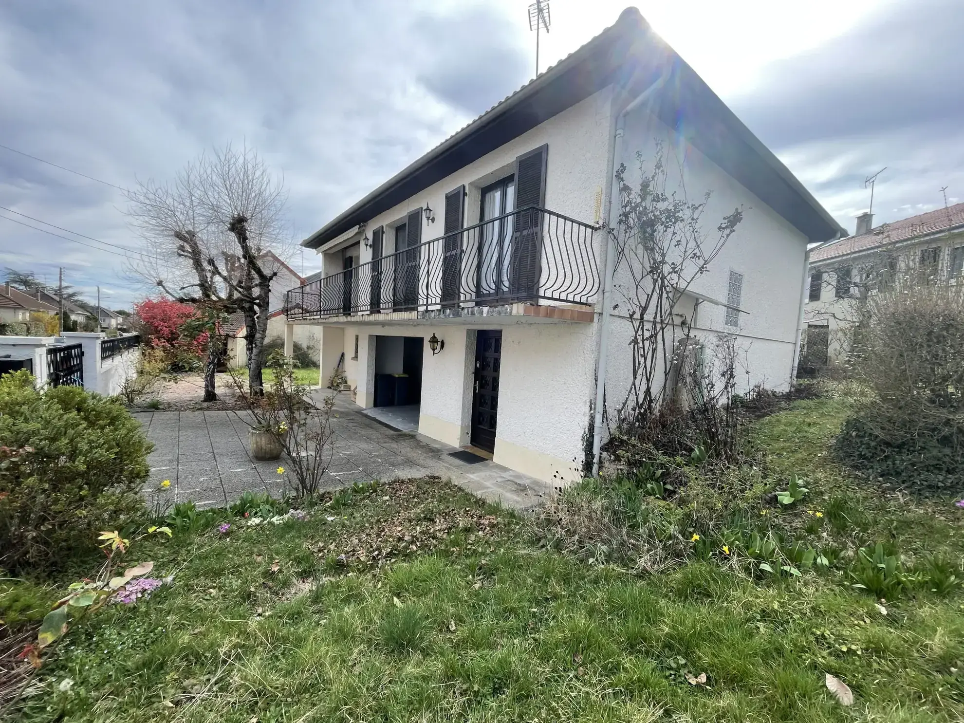 À vendre maison de ville à Bellerive-sur-Allier avec garage et jardin 