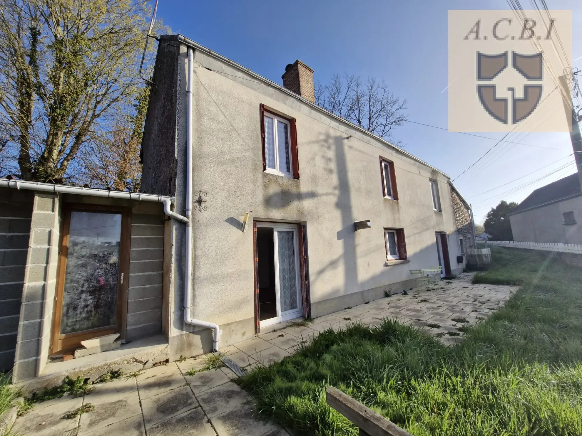 Maison de village spacieuse à Morée, proche commerces et écoles - Grand terrain, garage et terrasses 