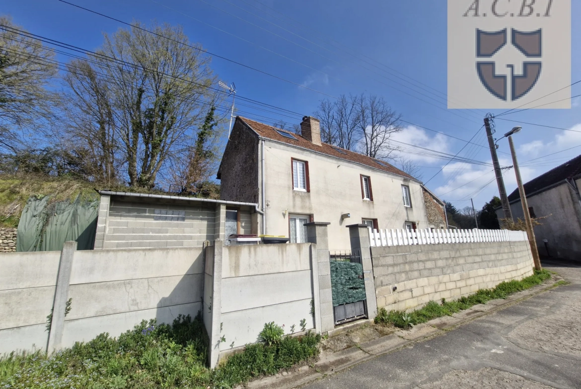 Maison de village spacieuse à Morée, proche commerces et écoles - Grand terrain, garage et terrasses 