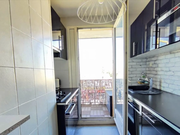 Bel appartement 3 pièces à Le Perreux-sur-Marne avec balcon, garage et cave 