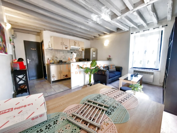 Appartement T2 à Quincy-Voisins - Charme ancien, proximité commodités