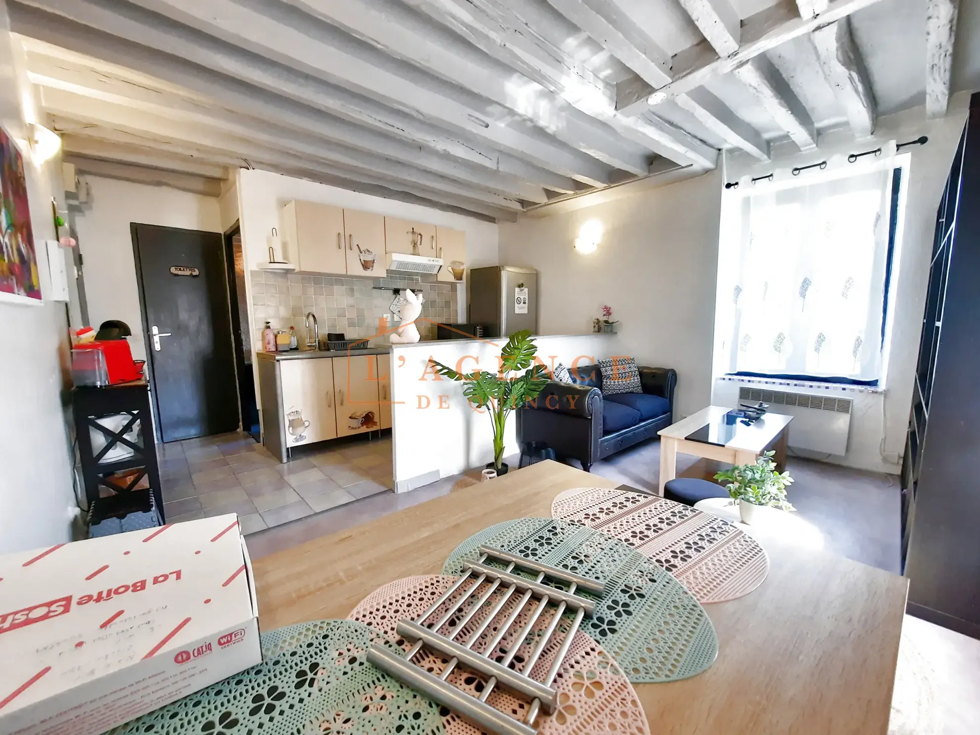 Appartement T2 à Quincy-Voisins - Charme ancien, proximité commodités 