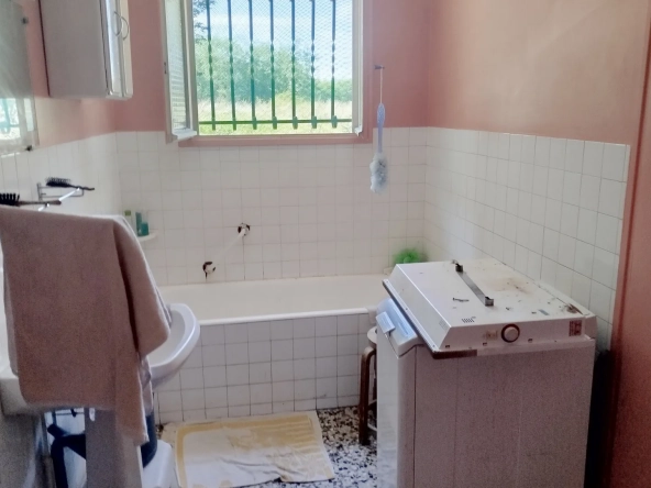 Villa de plain-pied de 106 m² avec dépendances à Saint Trivier de Courtes 