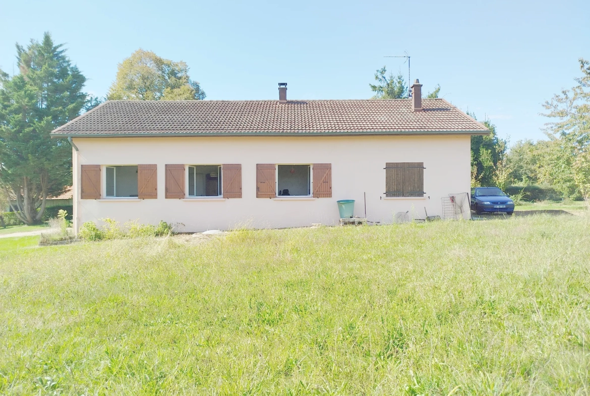 Villa 106 m² de plain-pied avec dépendances à Saint Trivier de Courtes 