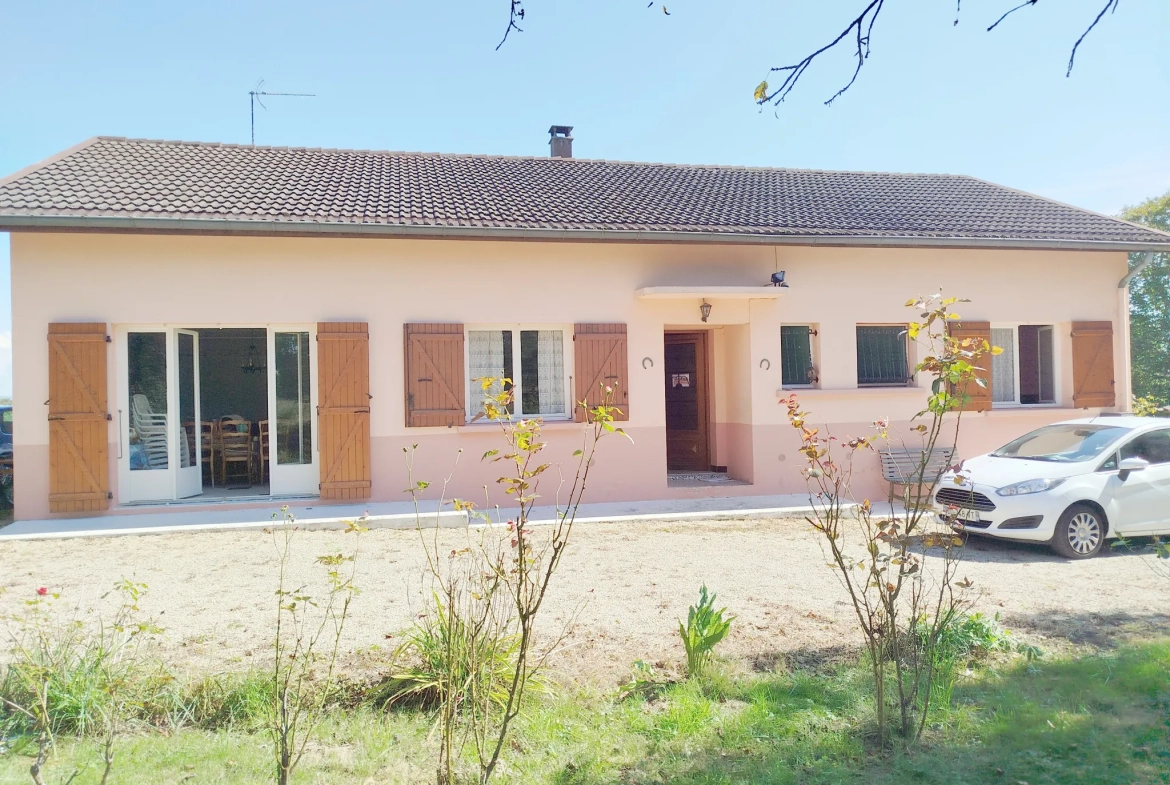 Villa 106 m² de plain-pied avec dépendances à Saint Trivier de Courtes 