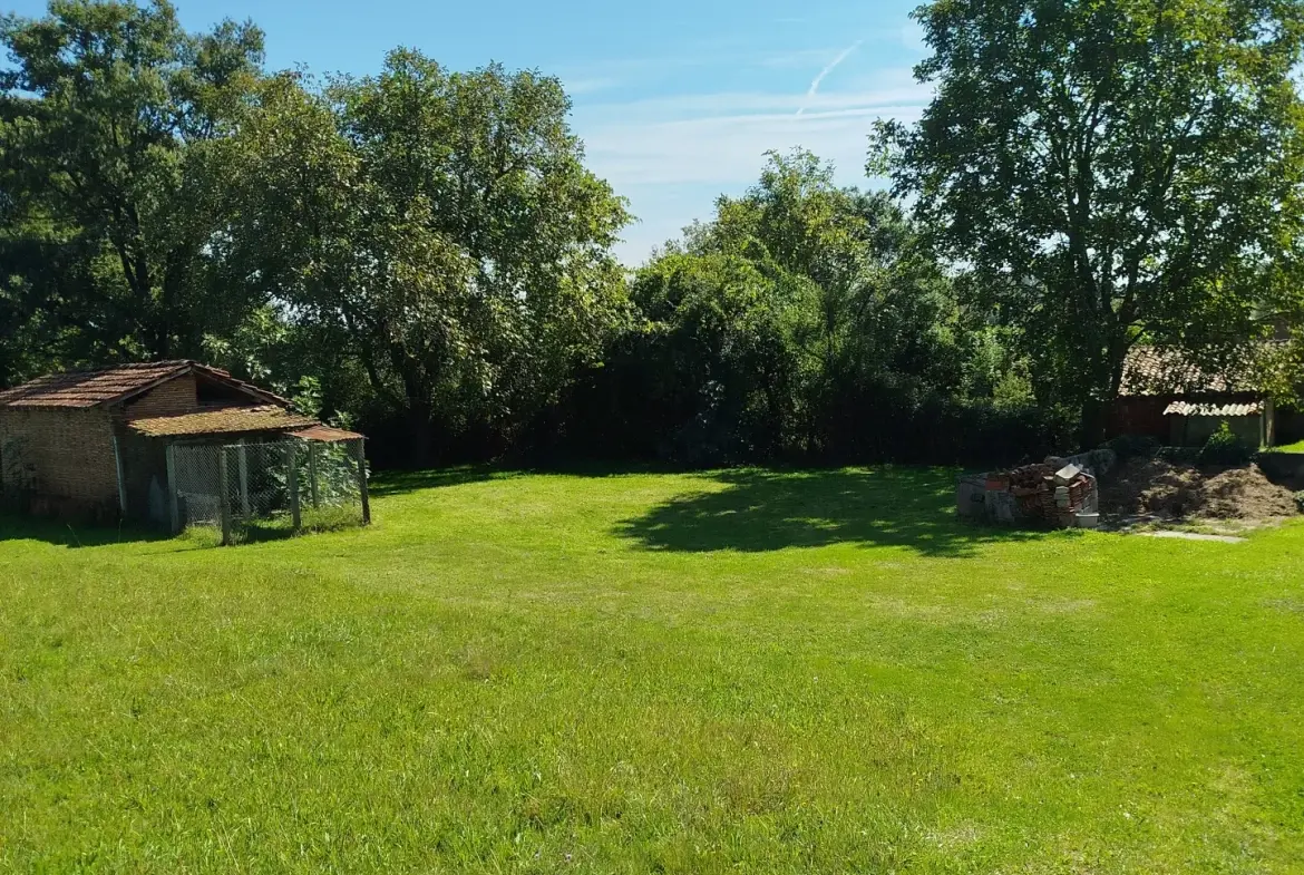 Villa 106 m² de plain-pied avec dépendances à Saint Trivier de Courtes 
