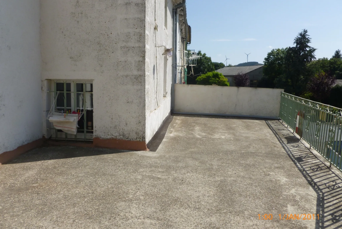 Charmante maison de village de 132 m² avec terrasse et garage proche du lac du Laouzas 