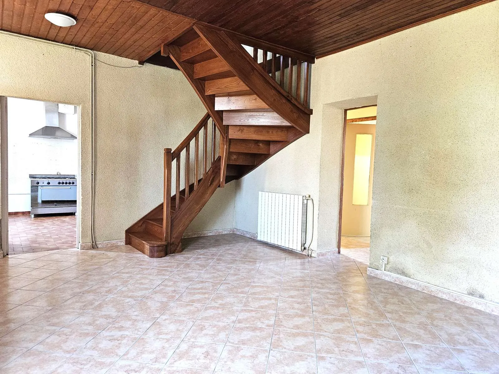 Maison en pierre de 98 m² avec terrain à Lavardac (47) - 3 chambres, garage et vie de plain-pied 